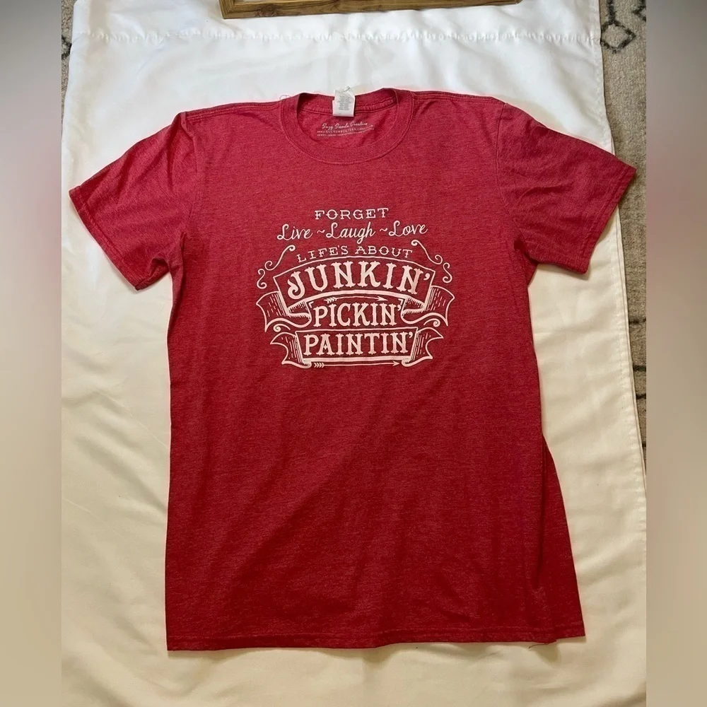 Gildan size medium red Junkin, pickin, paintin shabby chick t-shirt. - Picture 1 of 7
